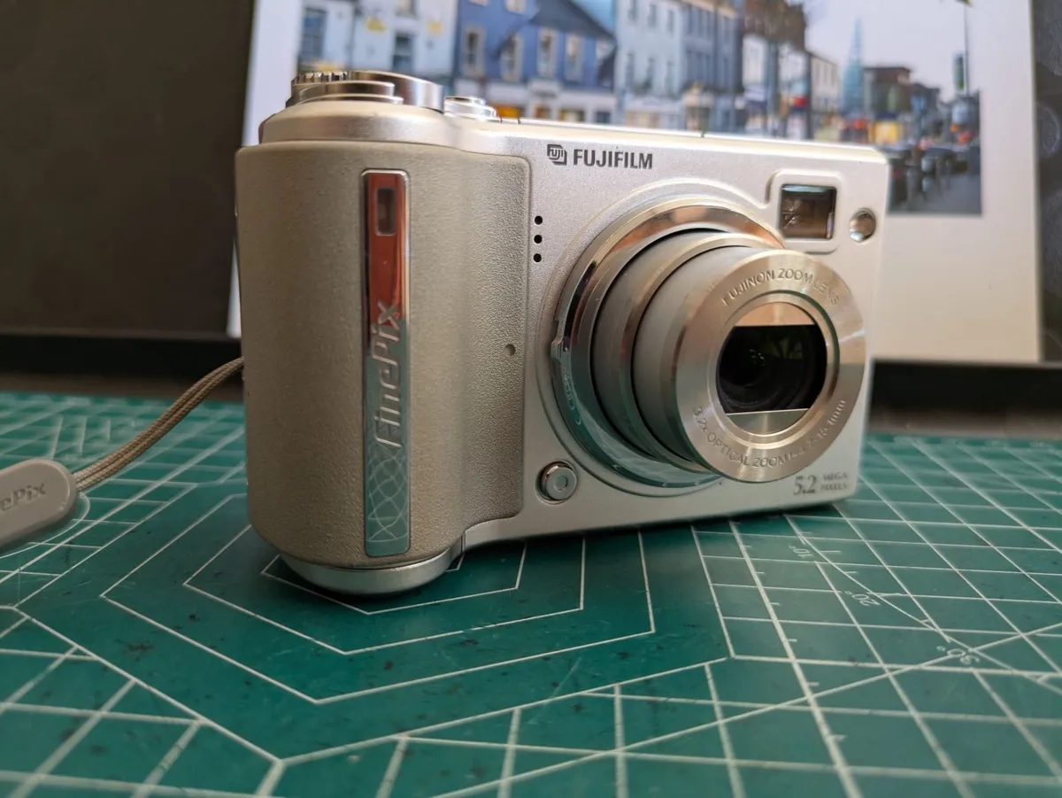 Fujifilm E510 SuperCCD🌈 rangefinder style camera - Image 1