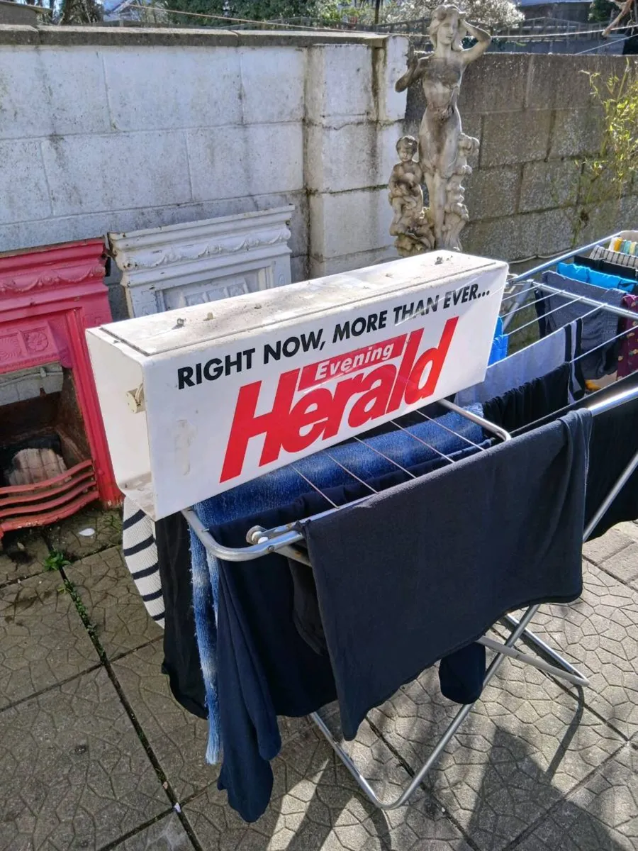 News paper shop fitting light - Image 1