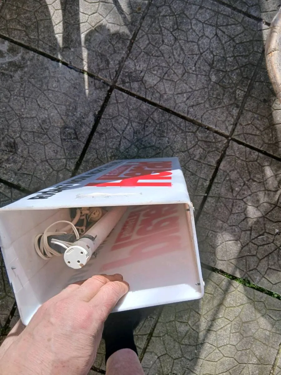 News paper shop fitting light - Image 3