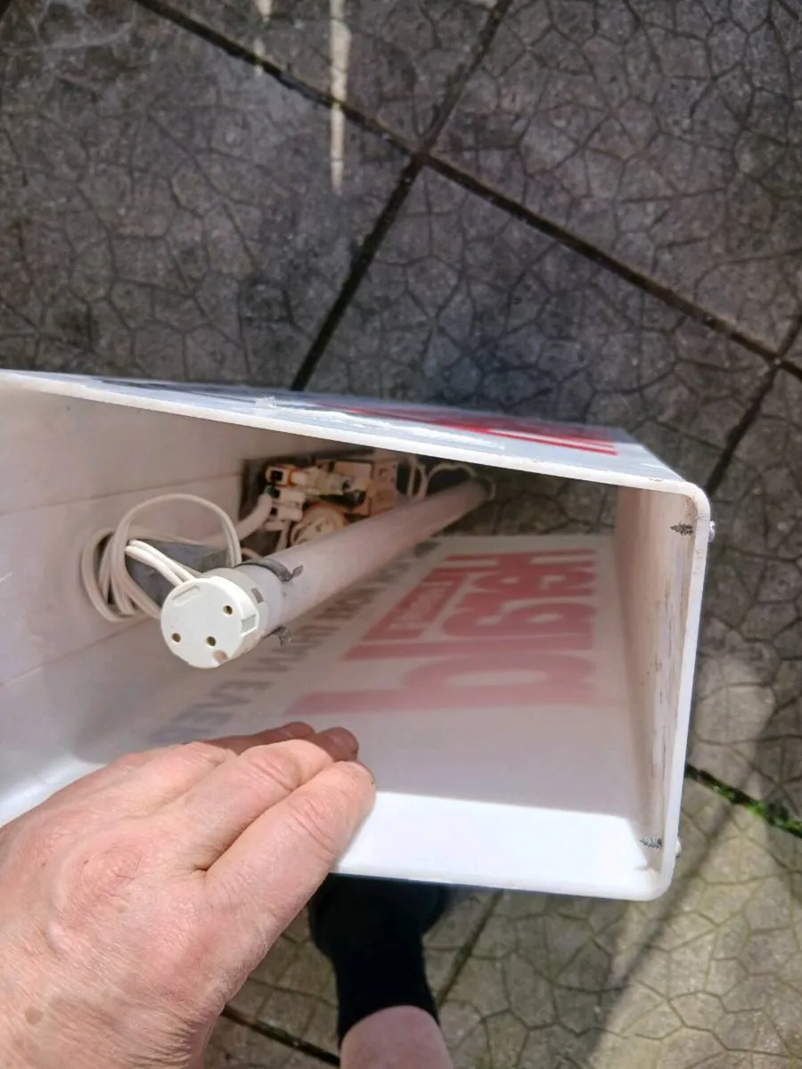 News paper shop fitting light - Image 4