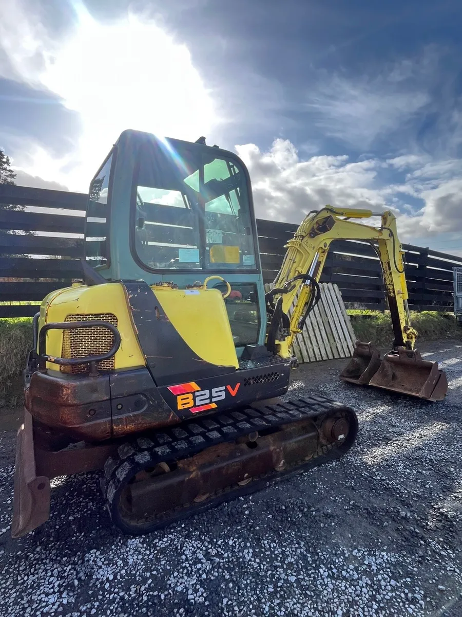 2.8 ton yanmar mini digger - Image 2