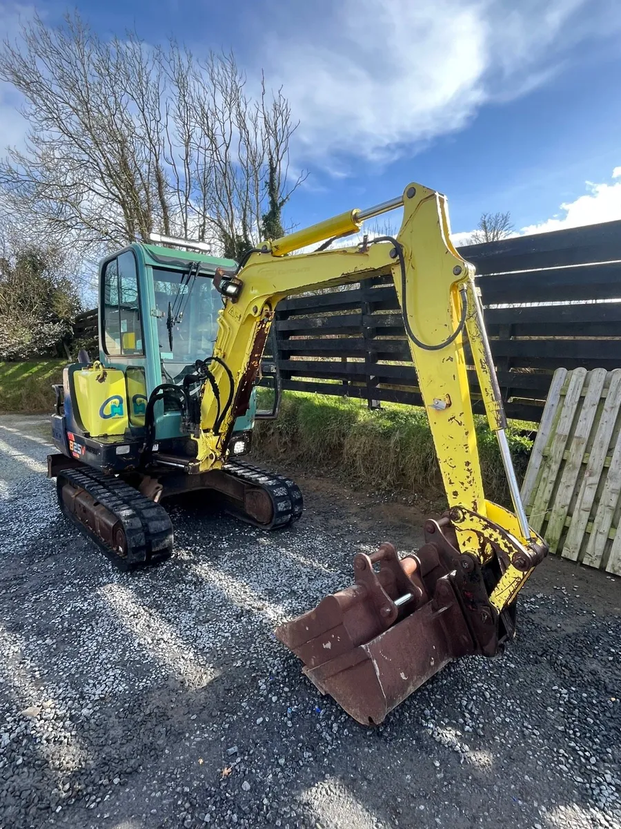 2.8 ton yanmar mini digger - Image 1