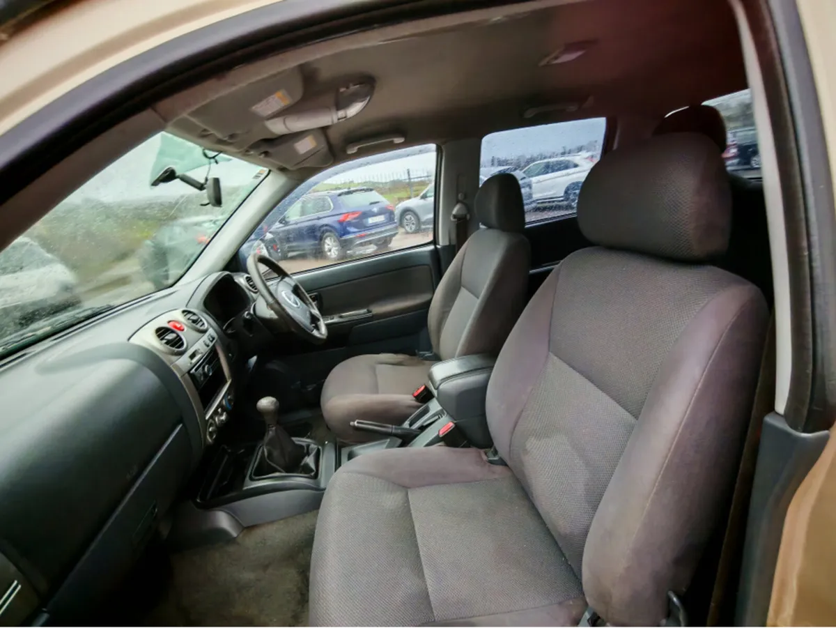 Isuzu D-Max TWIN CAB - Image 2