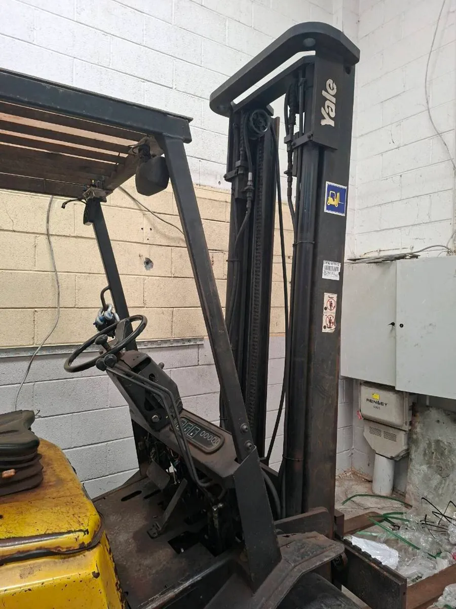 Forklift - Image 2