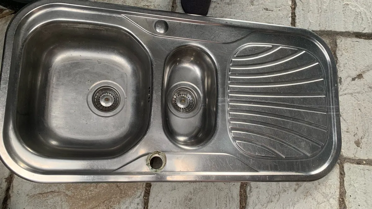 Stainless steel kitchen sink - Image 1