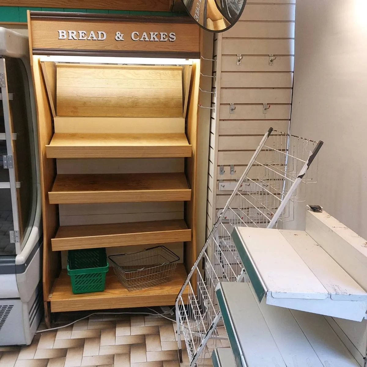 Shop contents - Image 3