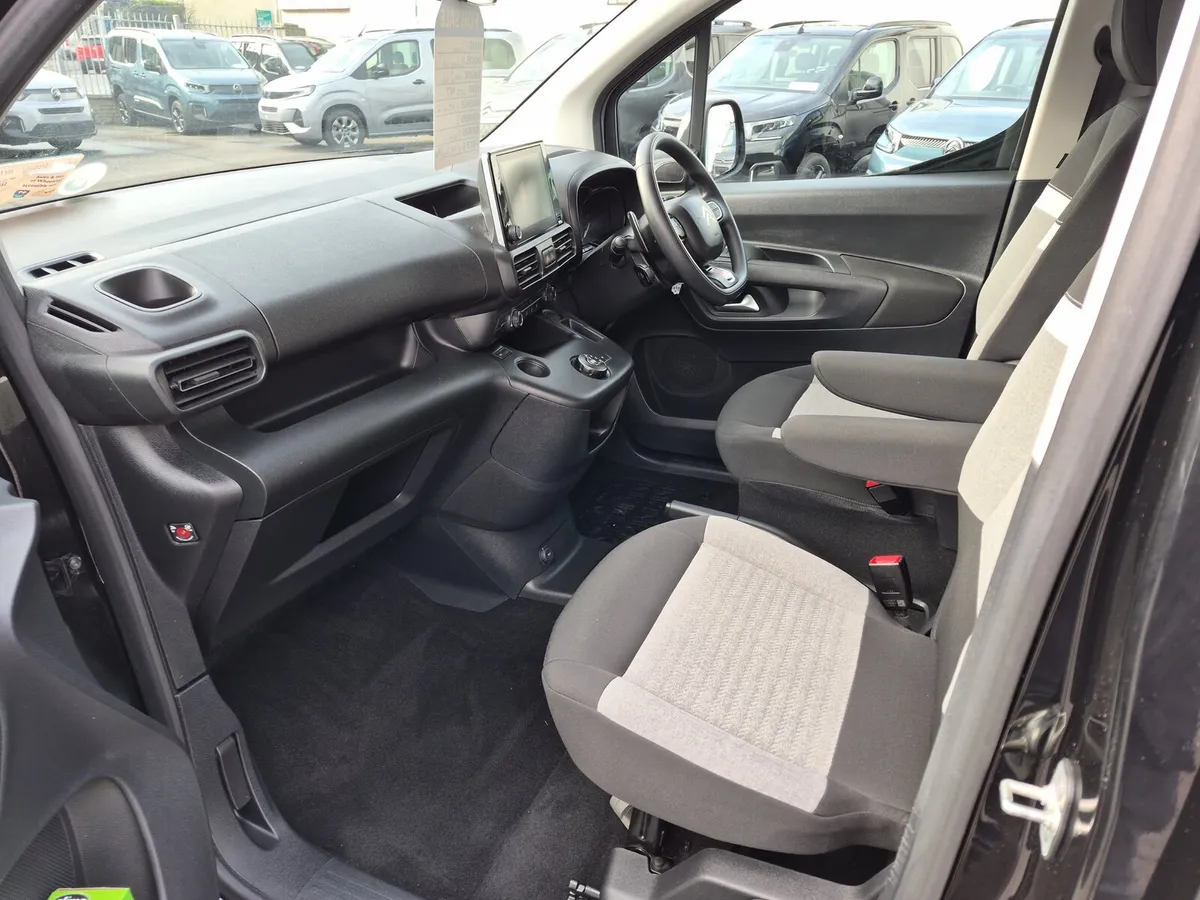 Citroen Berlingo Wheelchair Access Automatic Taxi - Image 3
