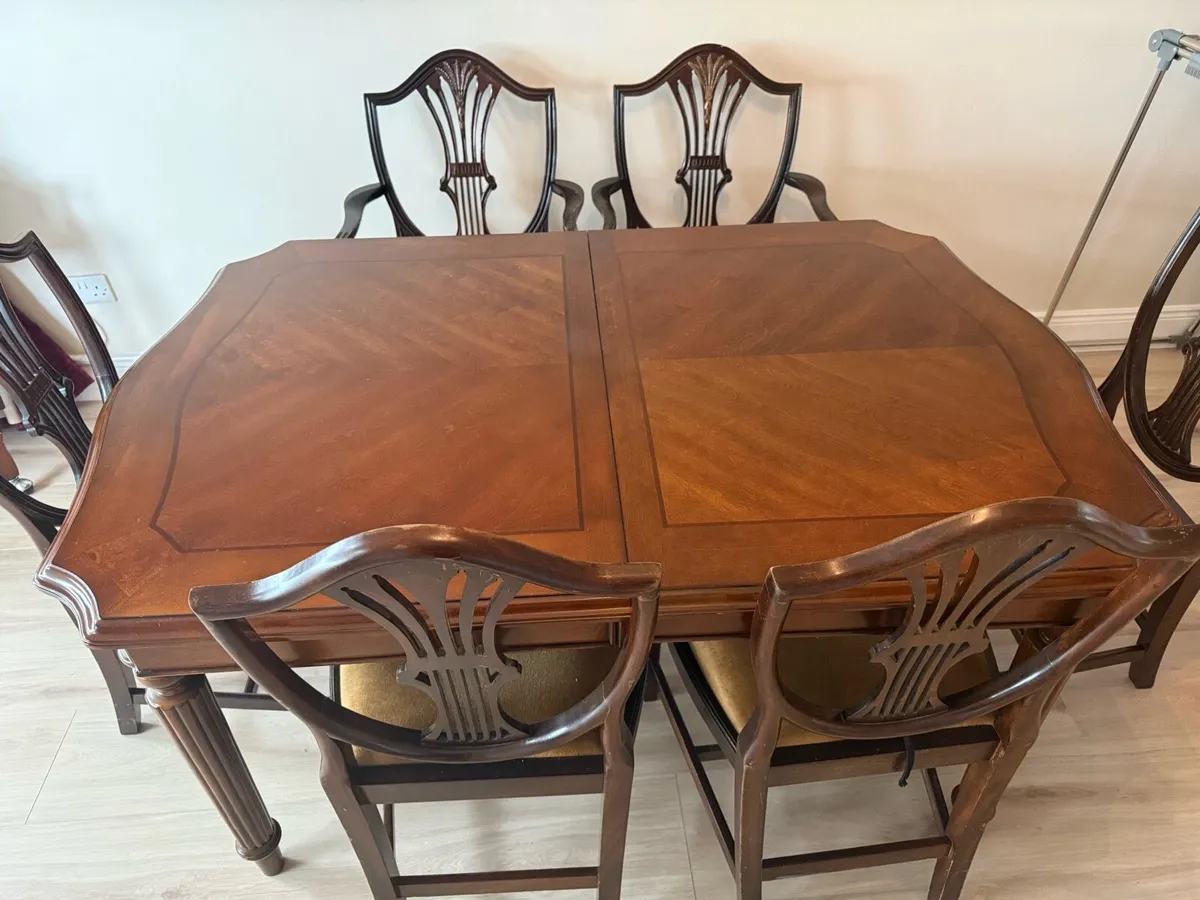 Kitchen table and chairs - Image 2