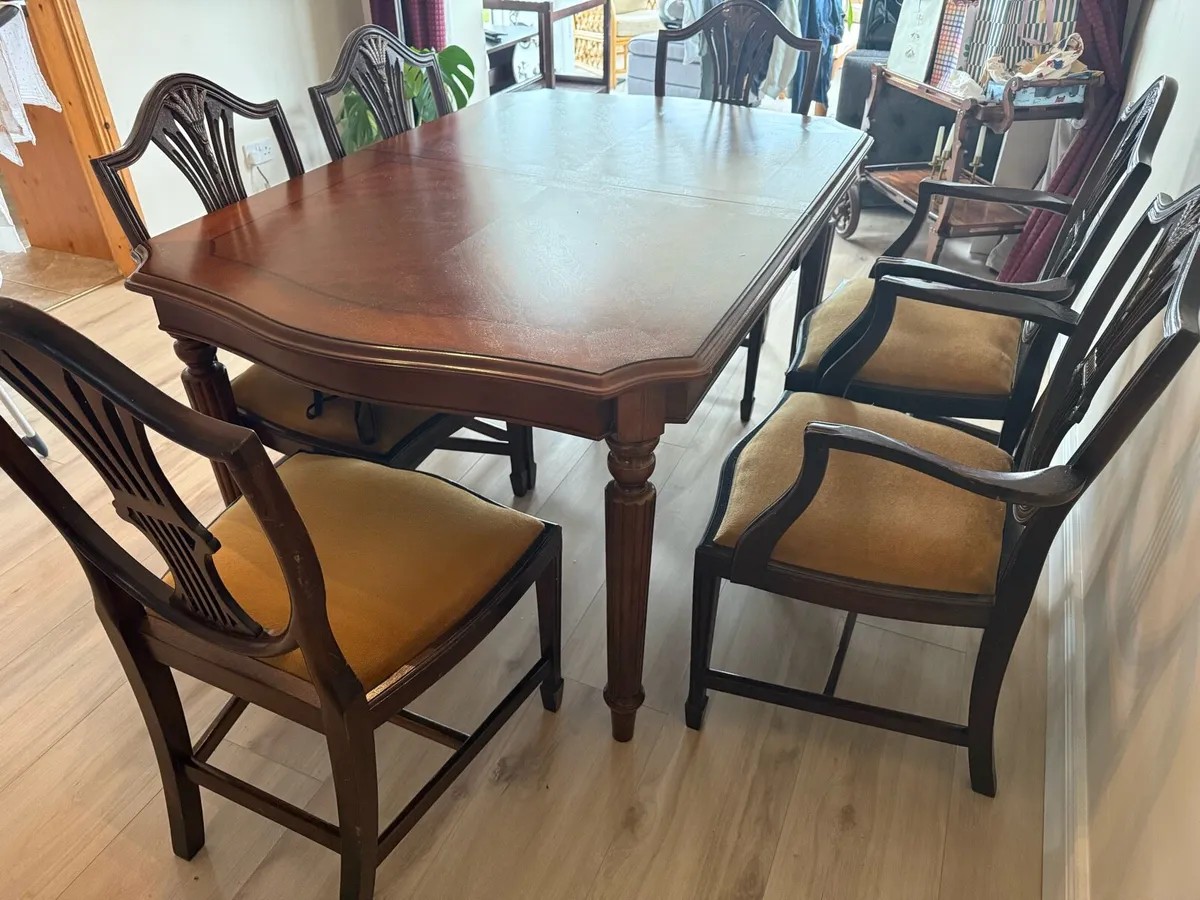 Kitchen table and chairs - Image 3