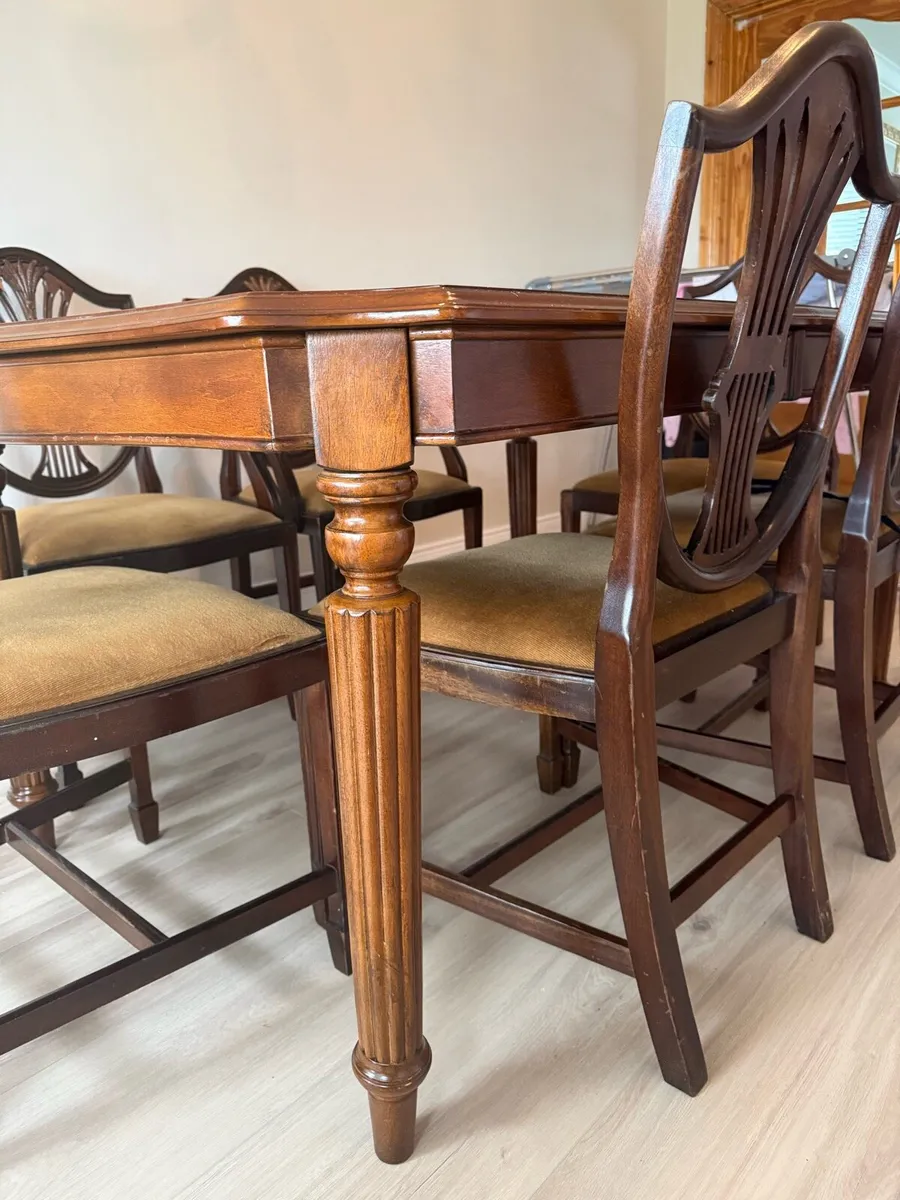 Kitchen table and chairs - Image 4