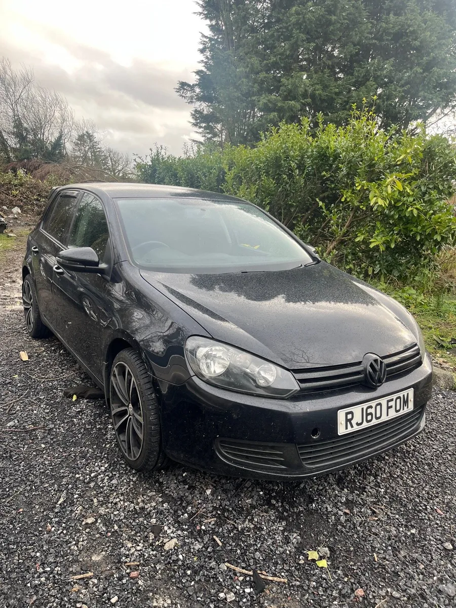 2011 Volkswagen Golf - Image 2