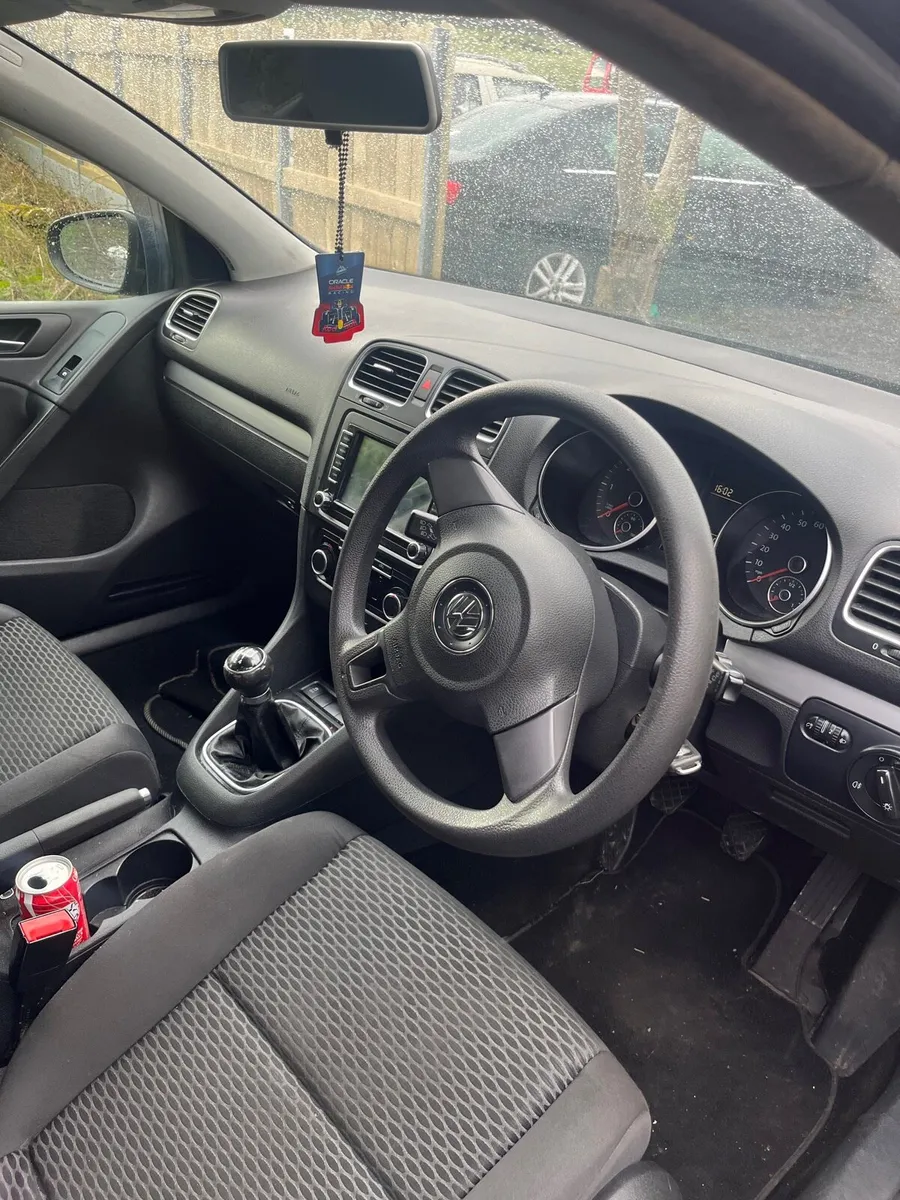 2011 Volkswagen Golf - Image 3