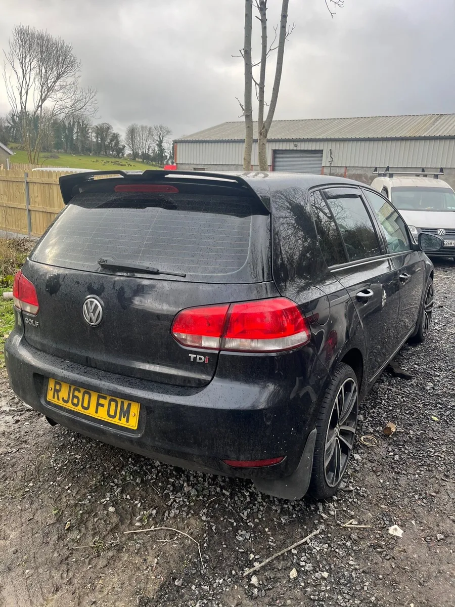 2011 Volkswagen Golf - Image 4