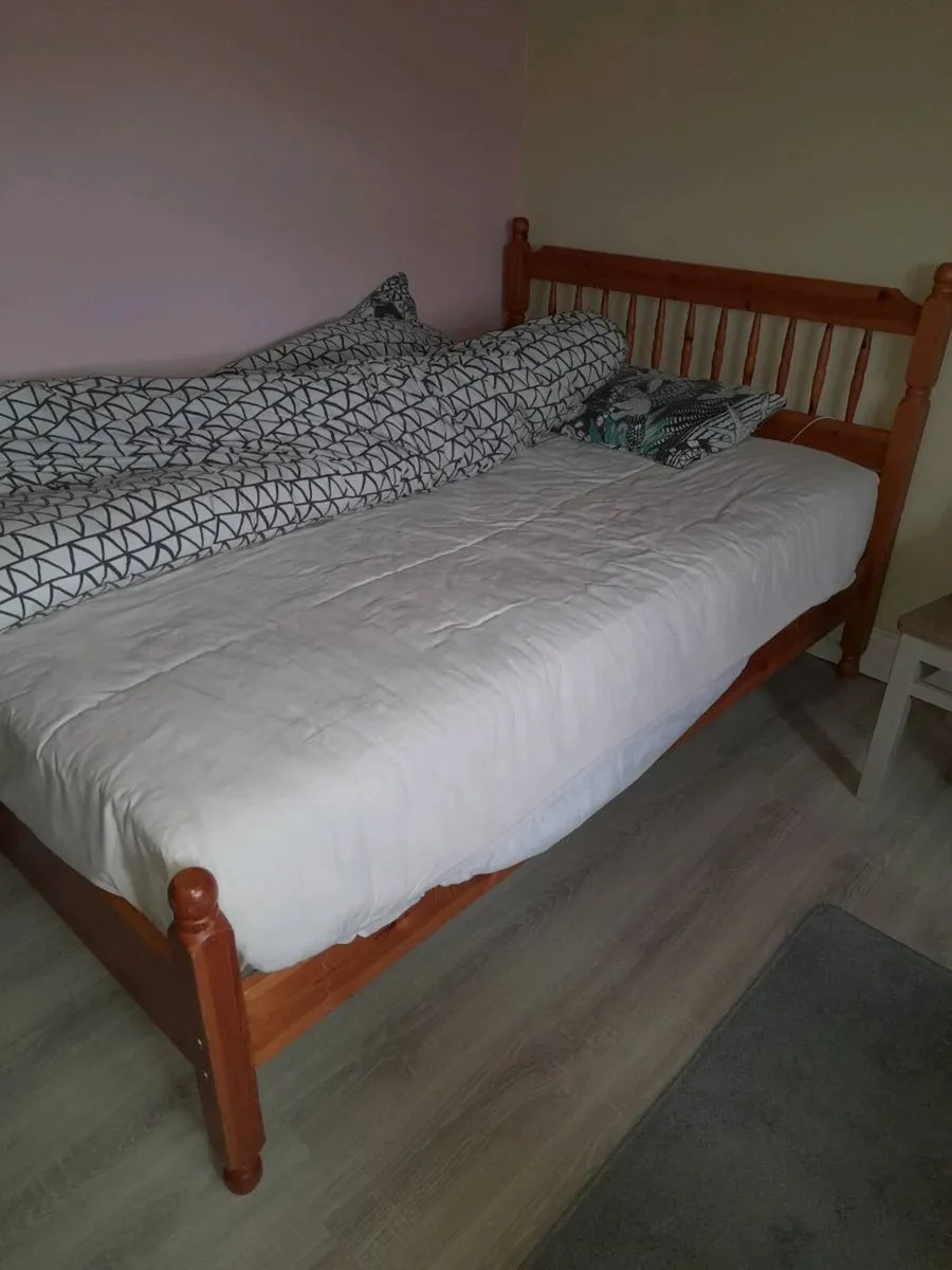 Double bed - Image 2
