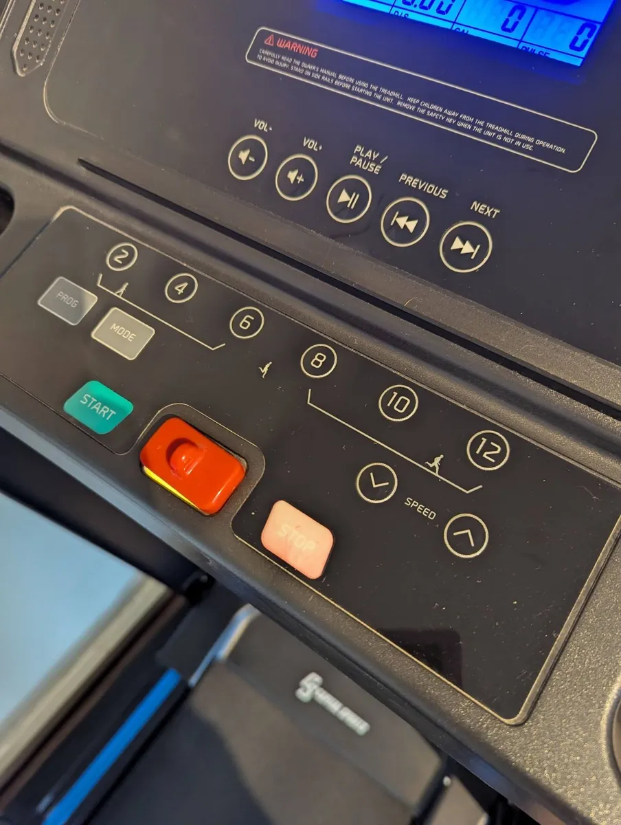 Capital Sports Pacemaker F120 treadmill - Image 4