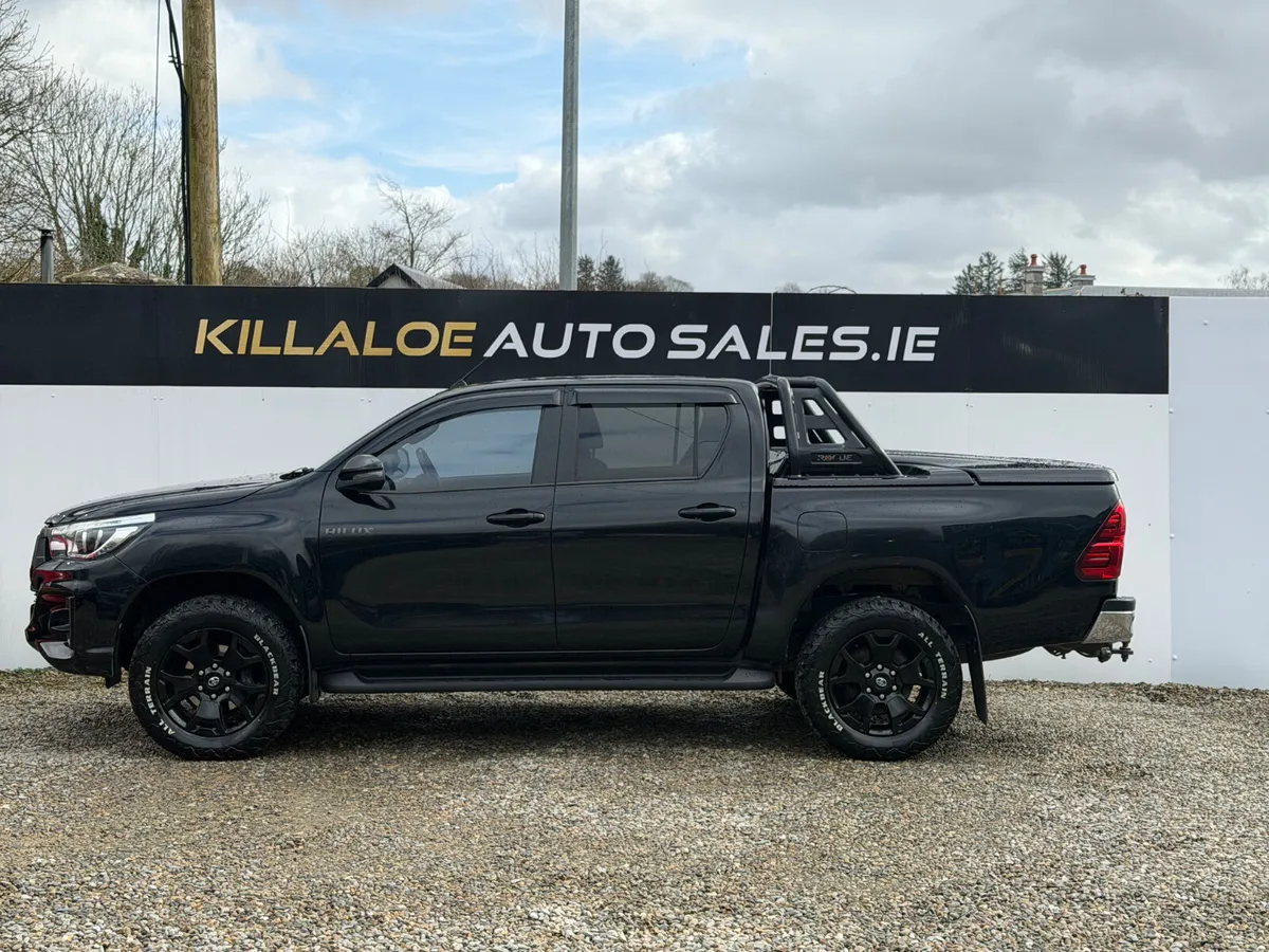 Toyota Hilux 2.7D Rogue Auto (Massive Spec) - Image 4