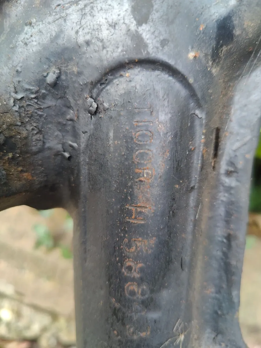 Dt175 parts+triumph frame - Image 4