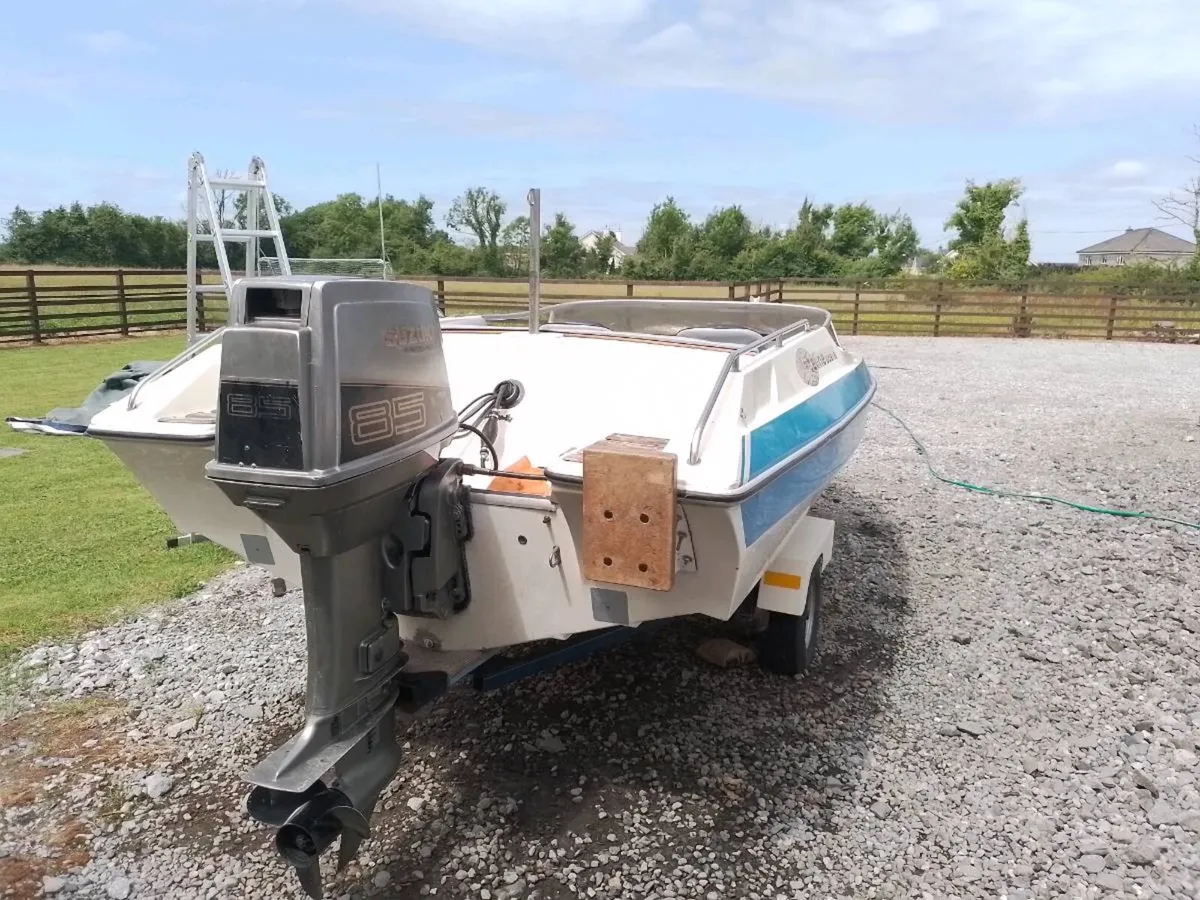 Speed and Ski Boat - Image 3