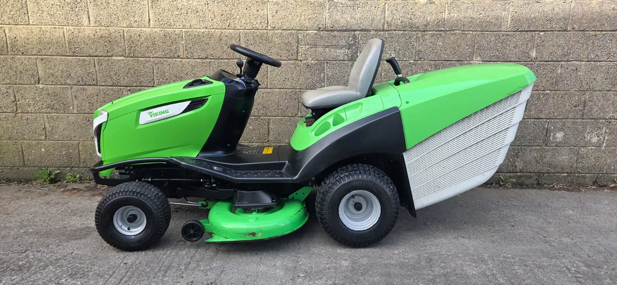 Viking 23hp V-Twin 43" Ride on Mower - Image 4