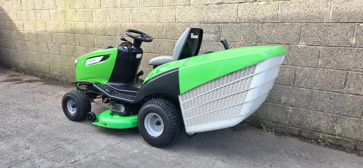 Viking 23hp V-Twin 43" Ride on Mower - Image 3