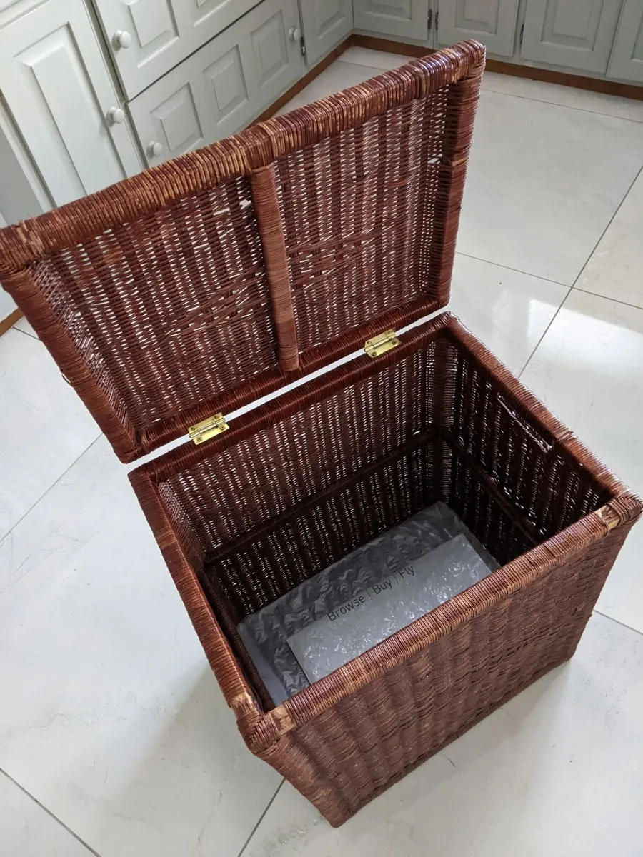 Wicker laundry basket - Image 4