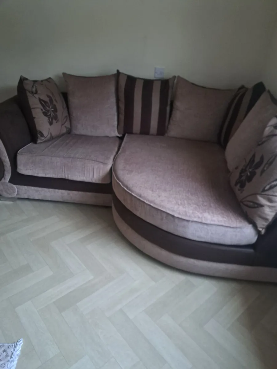 Corner sofa - Image 1