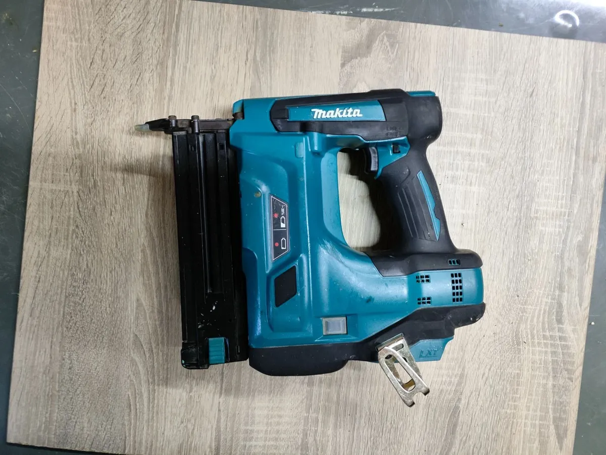 Makita 18ga pin gun.