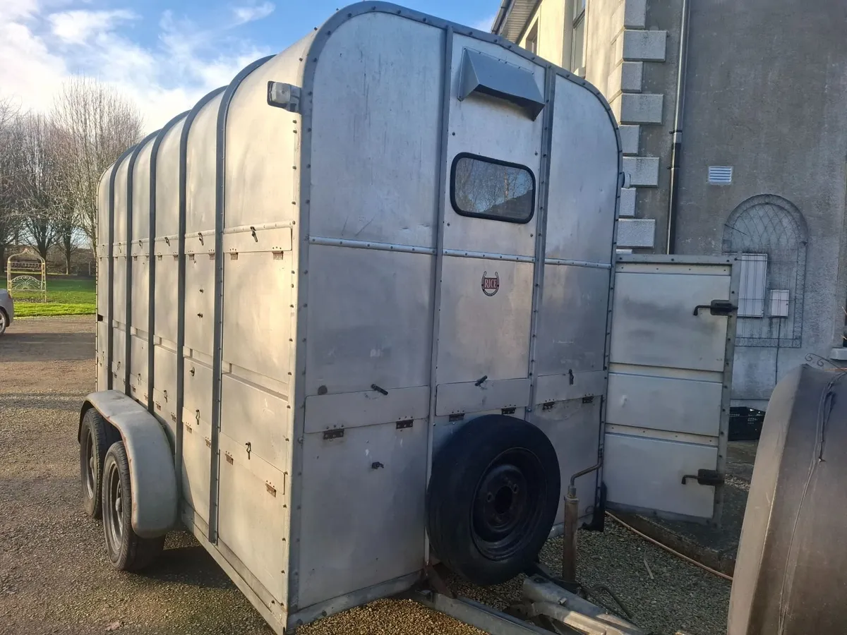 Cattle trailer - Image 1