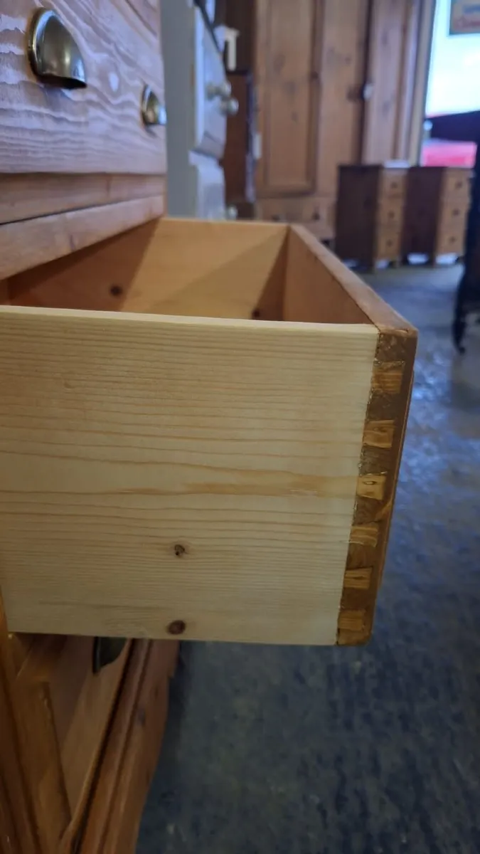 Vintage pine chest of drawers - Image 4