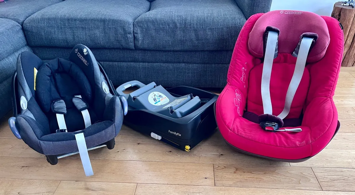 Isofix Car Seats and Base (Maxi-Cosi) - Image 1