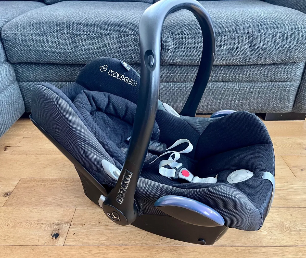 Isofix Car Seats and Base (Maxi-Cosi) - Image 2