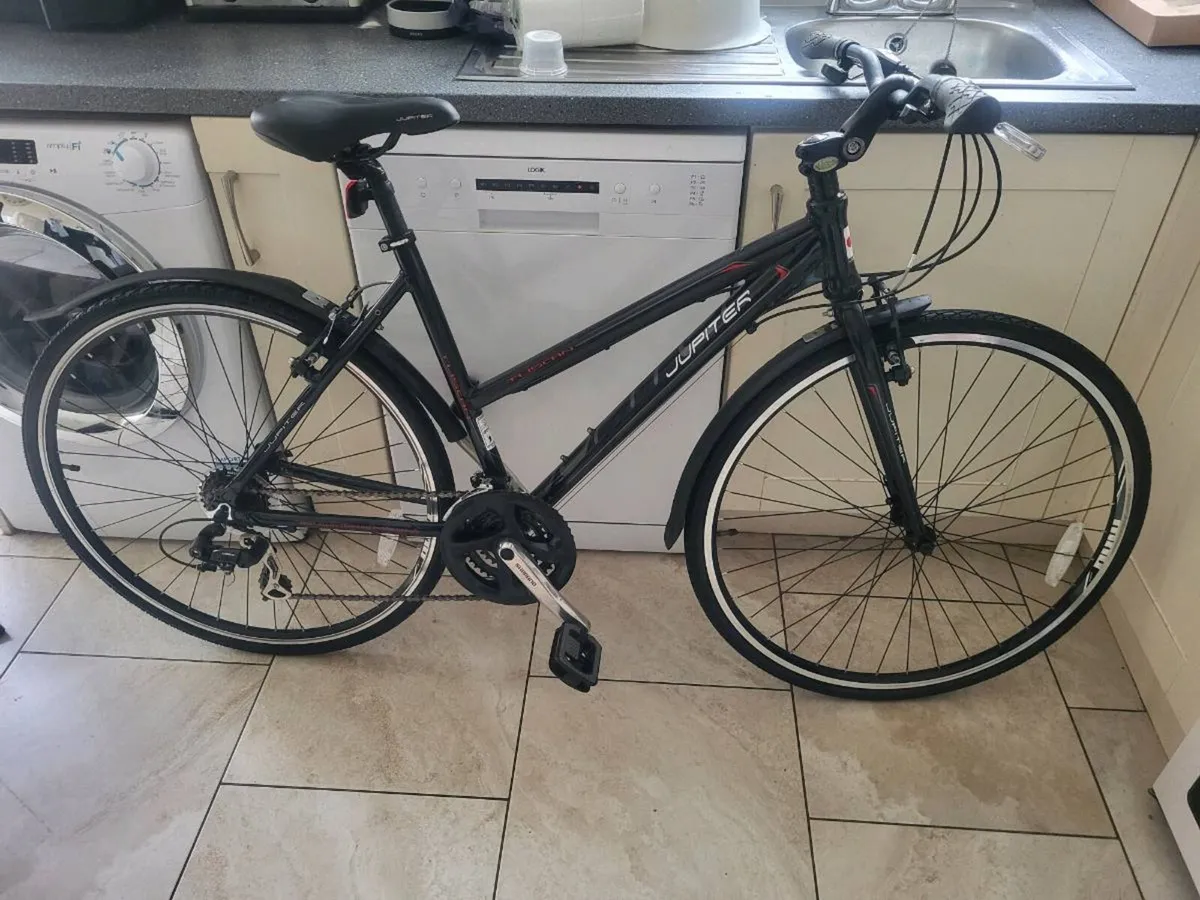 Ladies hybrid bike VGC - Image 4