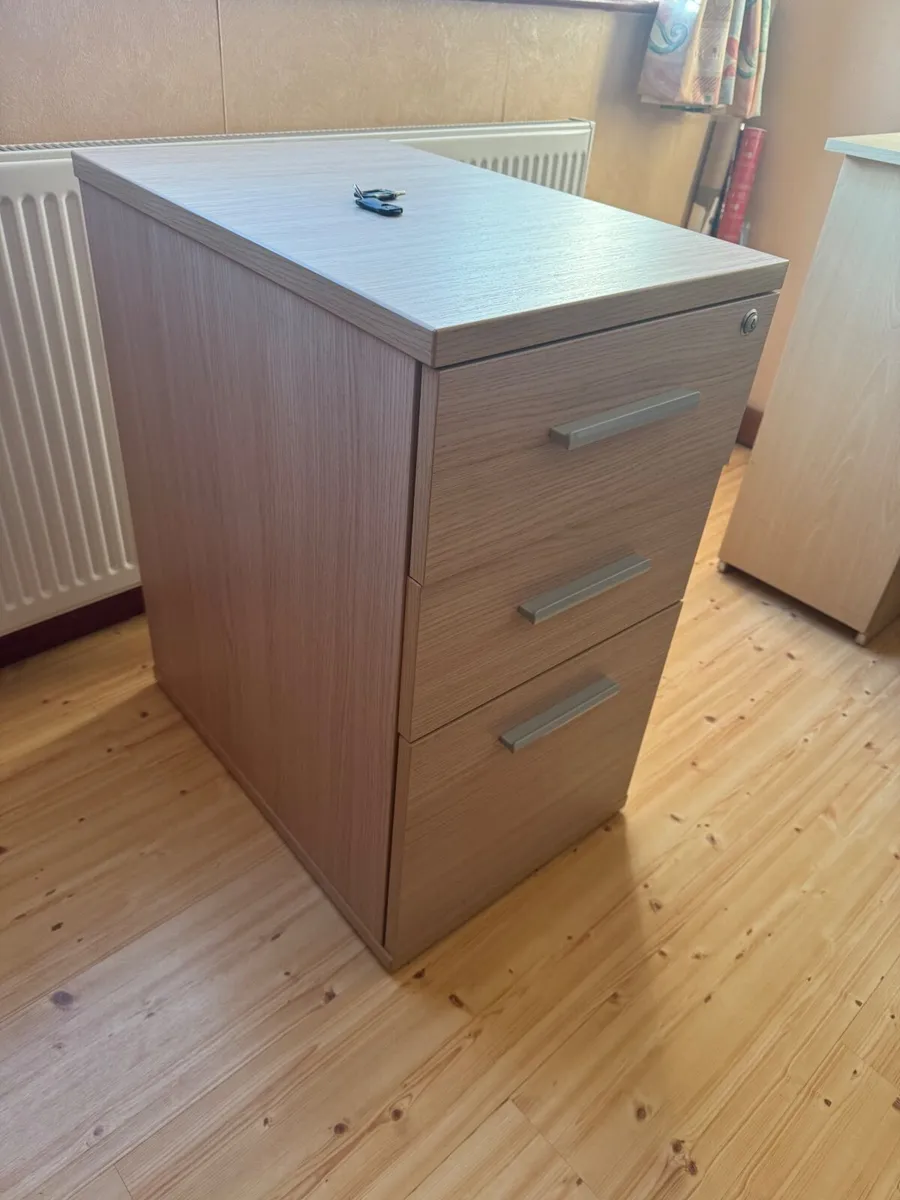 New filing cabinet - Image 1