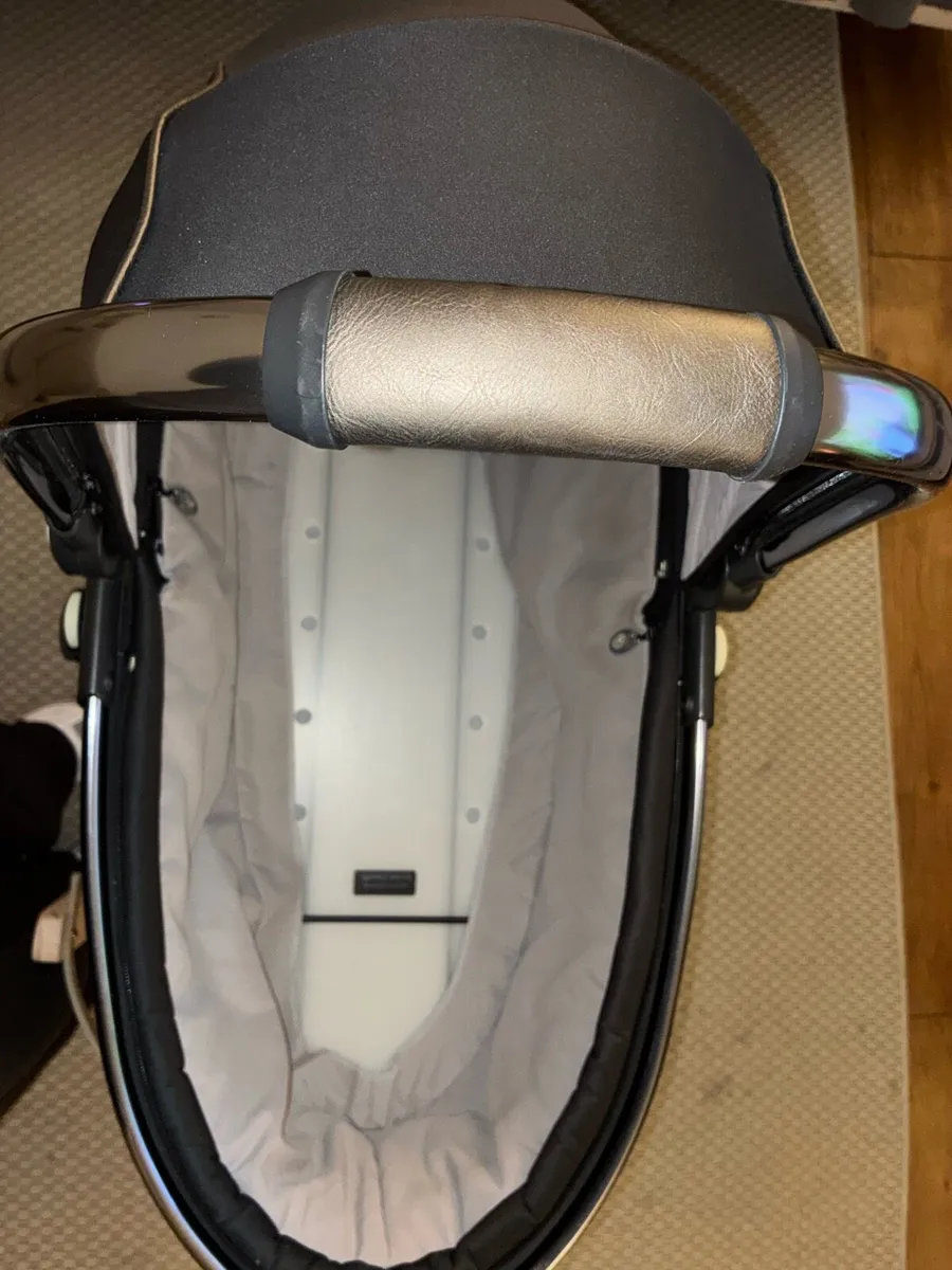 Egg Pram Carrycot - Image 3