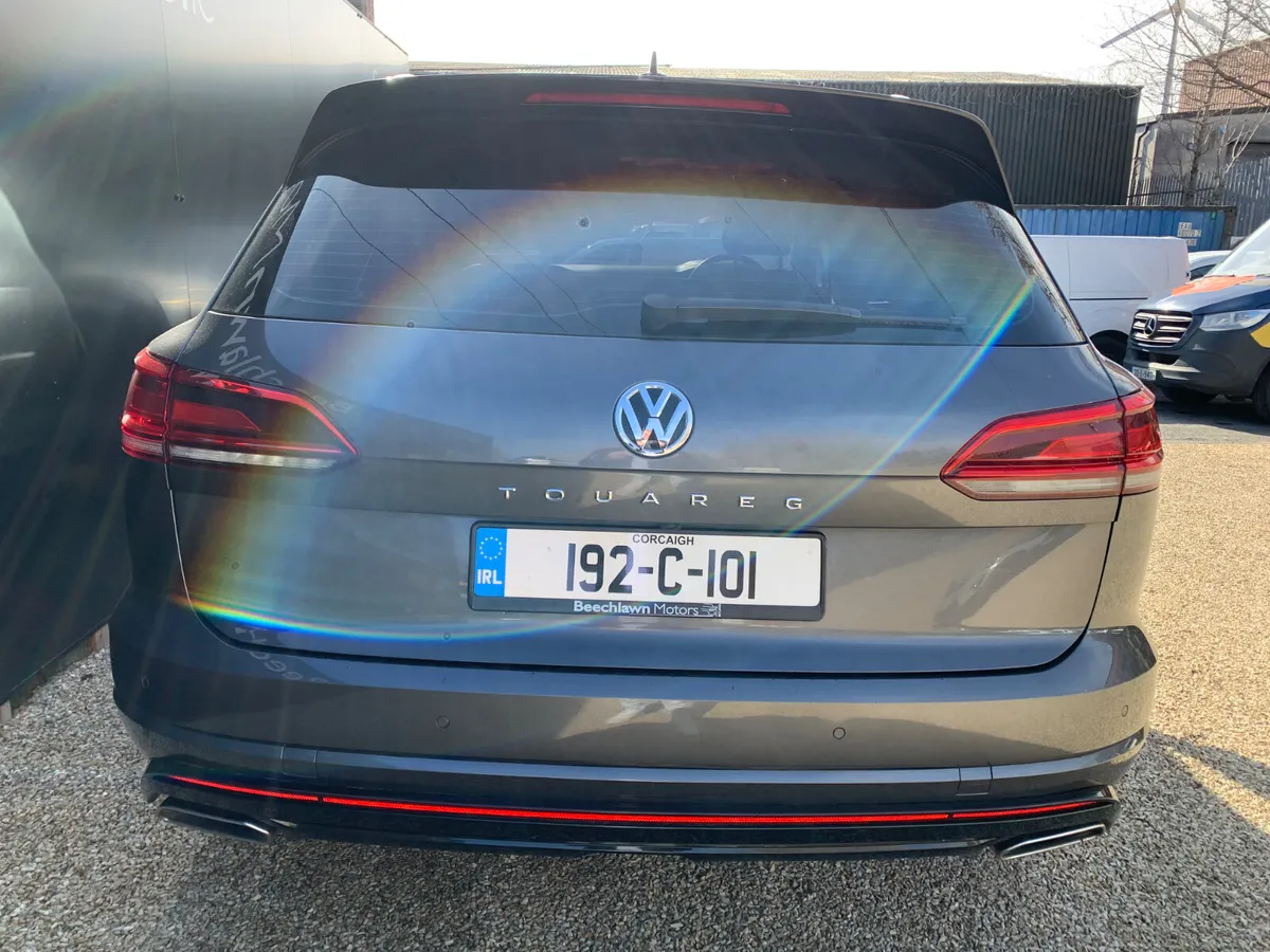VOLKSWAGEN TOUAREG 3.0 TDI 231 BHP R LINE AUTO - Image 4