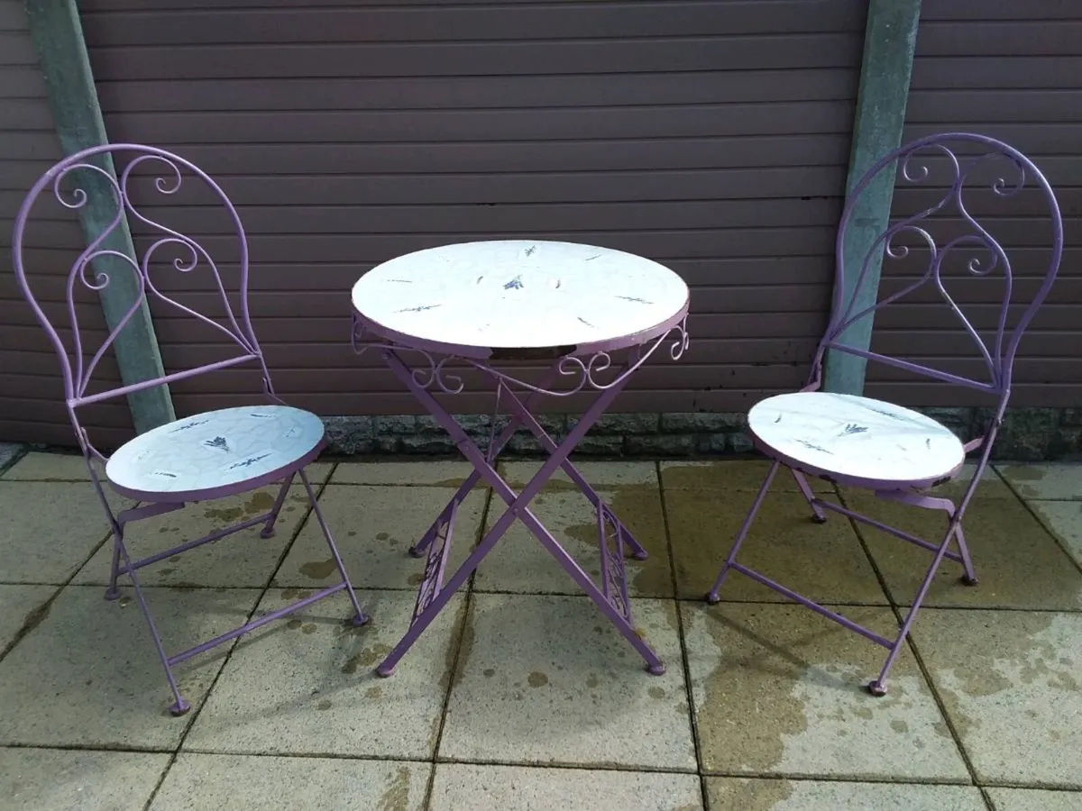 Garden table and chairs - Image 1