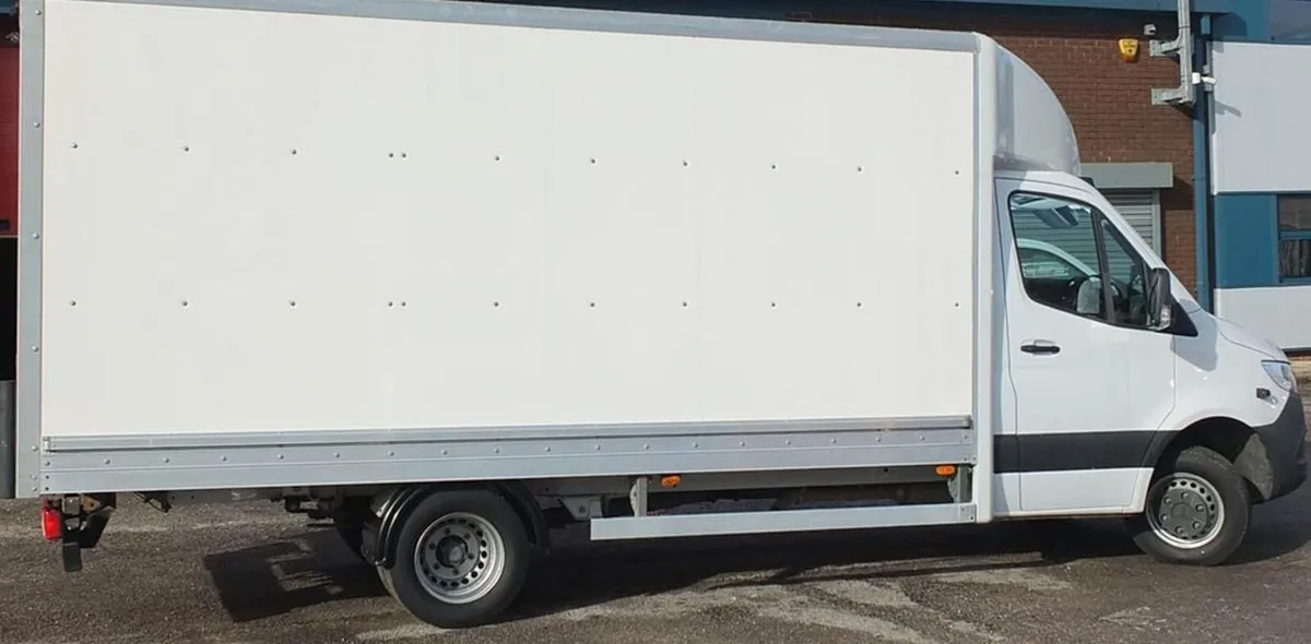 2022 Mercedes-Benz Sprinter Luton Box Van - Image 4