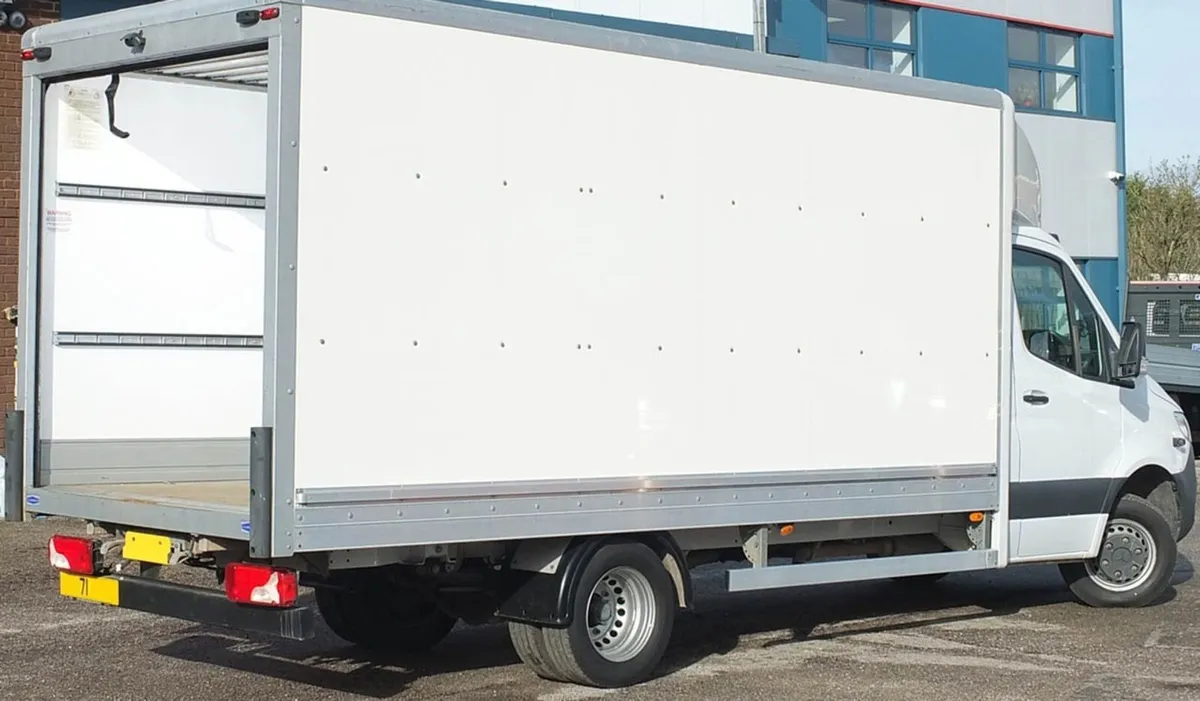 2022 Mercedes-Benz Sprinter Luton Box Van - Image 3