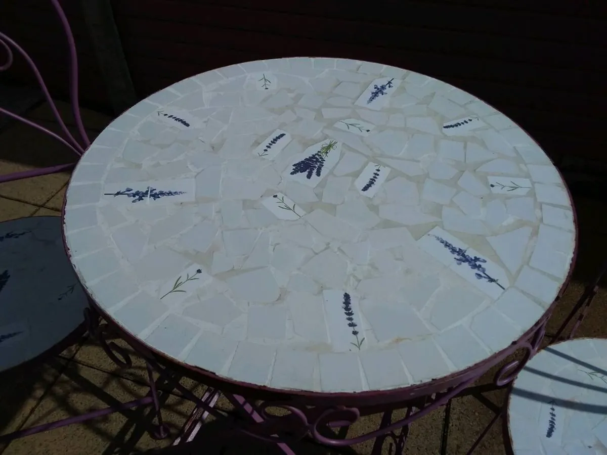 Garden table and chairs - Image 3