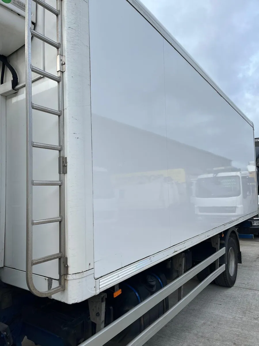 21FT GRAY AND ADAMS INSULATED FRIDGE BODY - Image 1