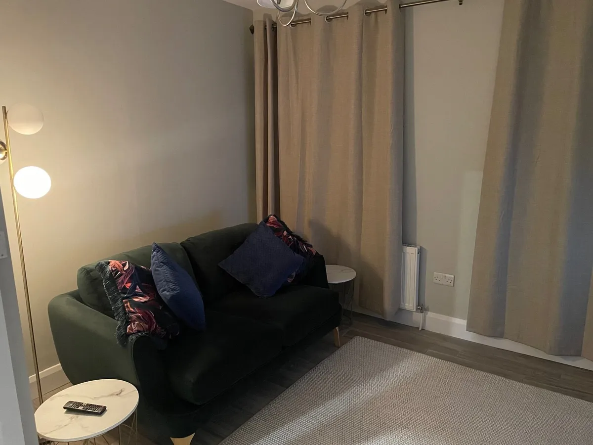 Castlebar town - Newly Renovated Short Term Let - Image 1