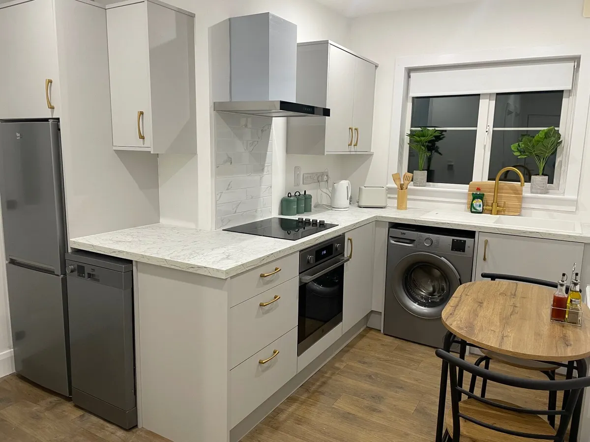 Castlebar town - Newly Renovated Short Term Let - Image 2