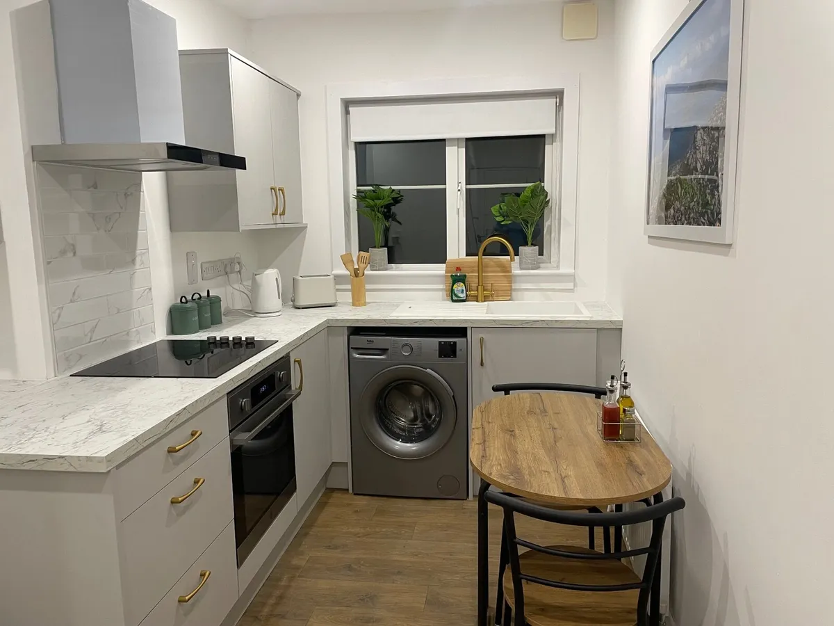 Castlebar town - Newly Renovated Short Term Let - Image 3