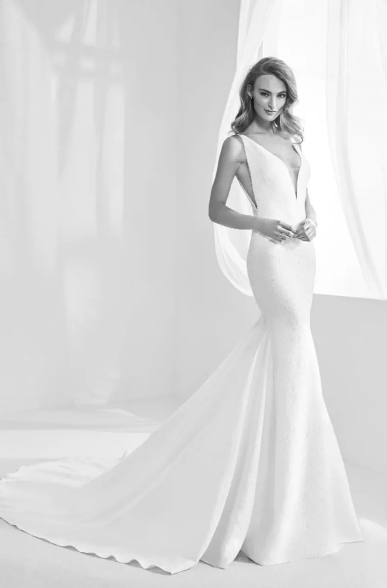 Pronovias Racimo Crepe Wedding Dress – Size 8 - Image 1