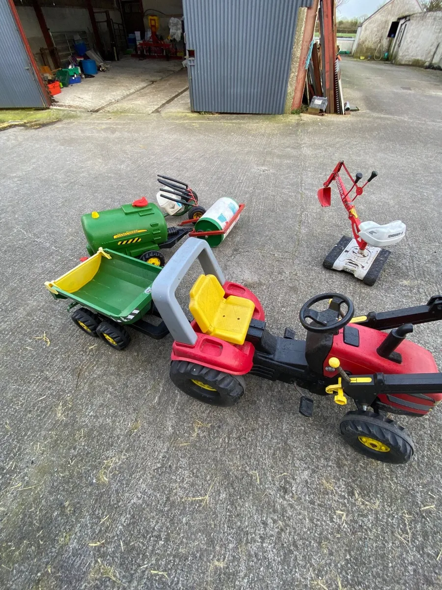 Toy farm machinery - Image 1