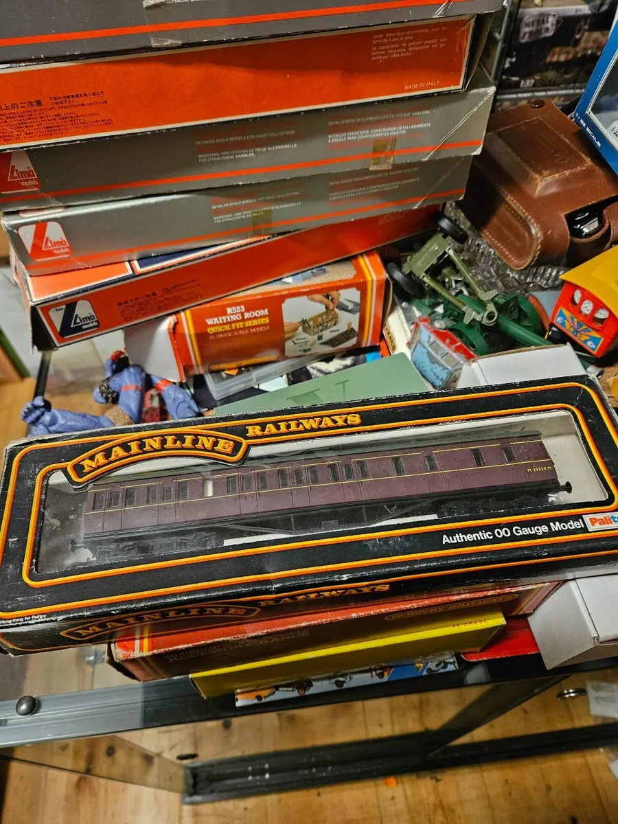 Hornby Mainline OO Gauge Carraige