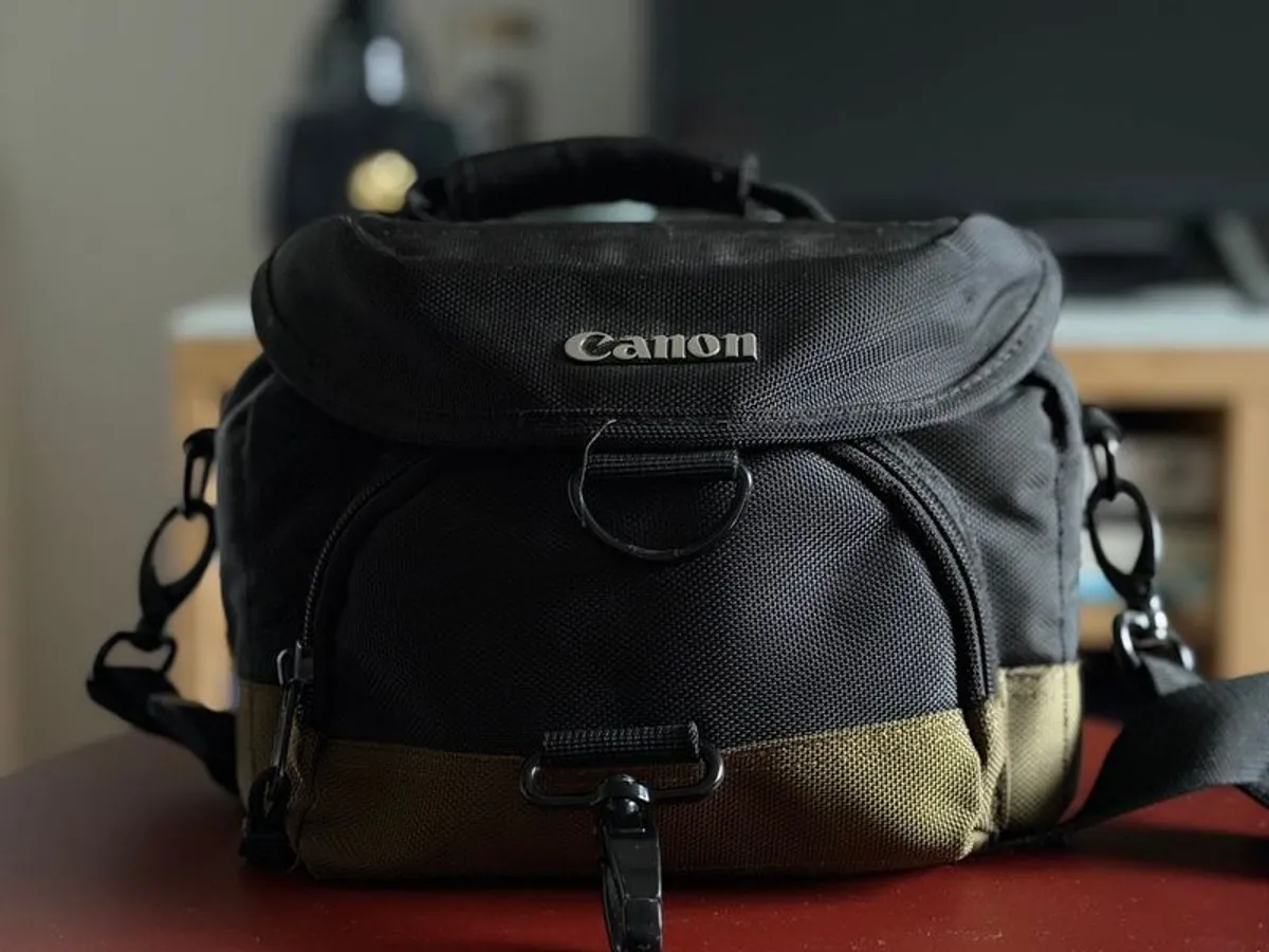 Canon EOS 650D DSLR + 18-135mm Lens + Canon Bag - Image 3