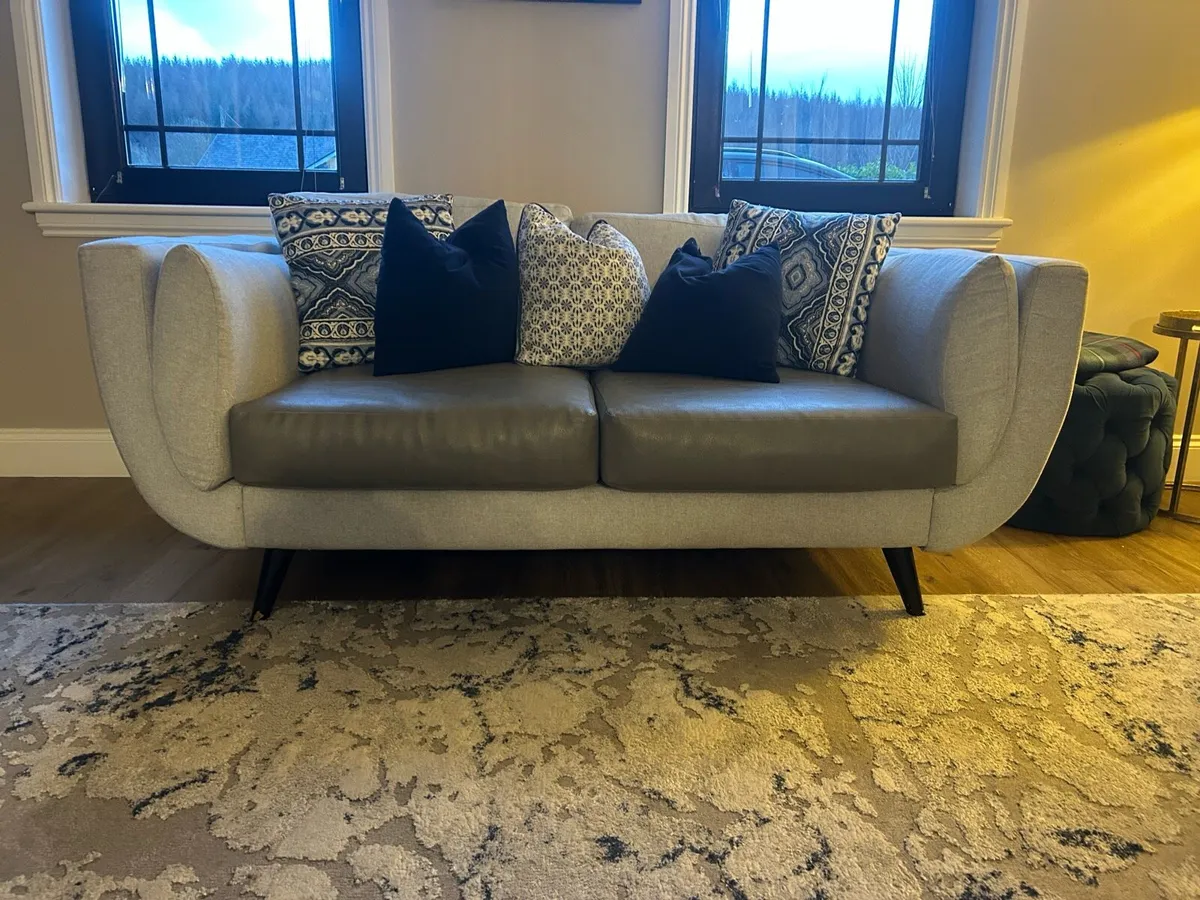 2 & 3 Seater Couches & rug - Image 2