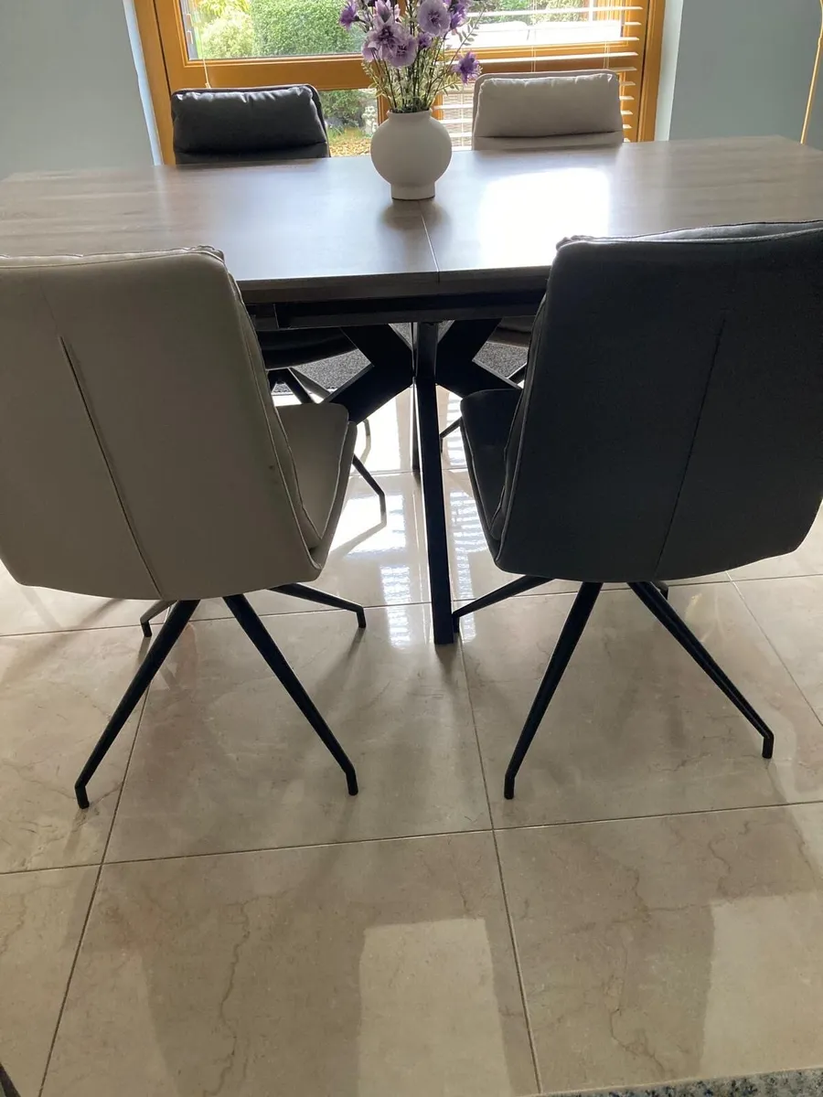 4 Dining Chairs - Image 1