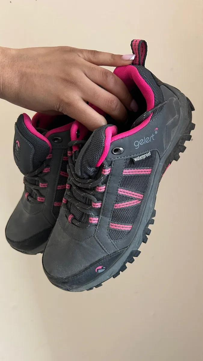 Hiking boots - Image 1